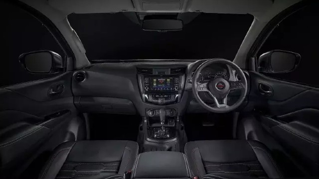 2022 Nissan Navara interior