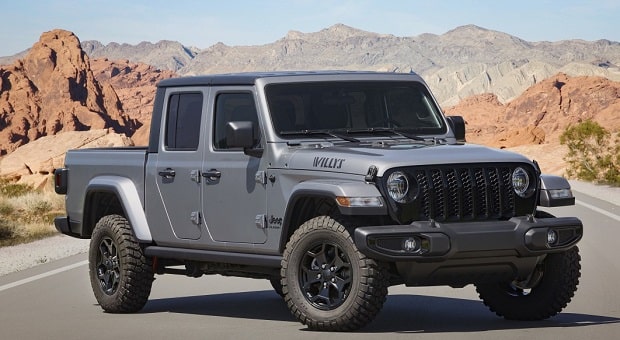 2024 Jeep Gladiator 4xe Plug-In Hybrid front view