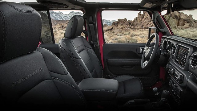 2024 Jeep Gladiator interior