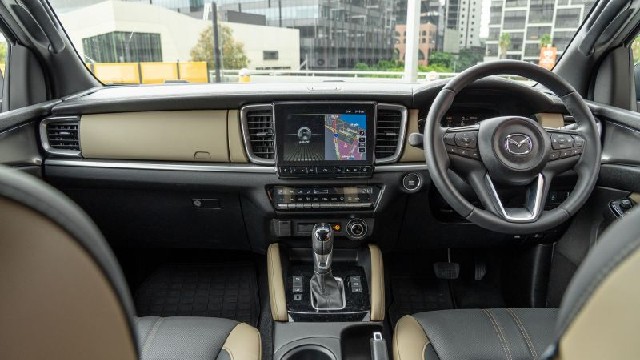 2023 Mazda BT-50 interior