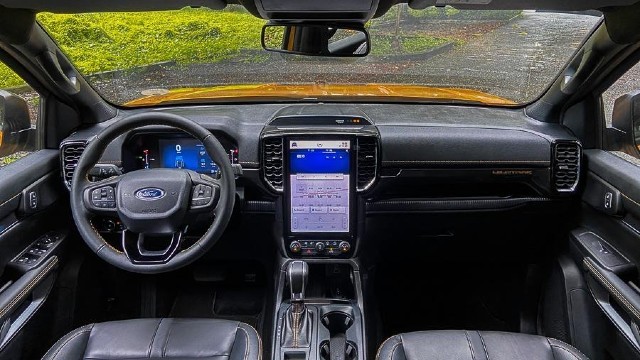 2024 Ford Ranger Hybrid interior